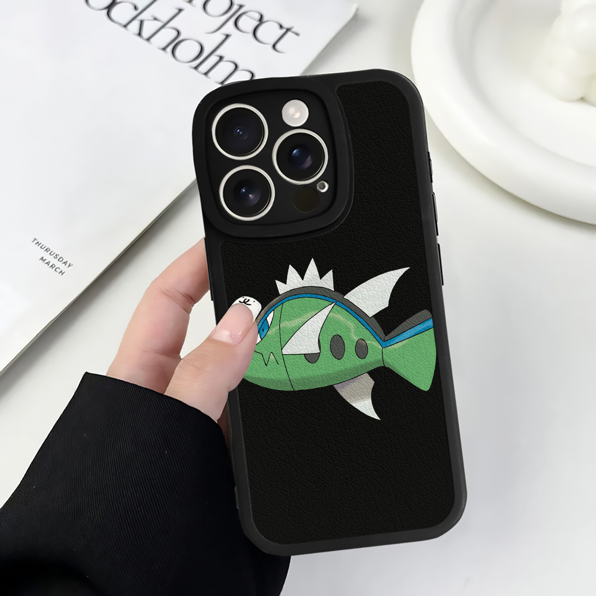 （画像用） ポケットモンスター Pokémon 【iPhone 16シリーズ対応】シリコンスマホケース（レザー調） 材質：シリコン